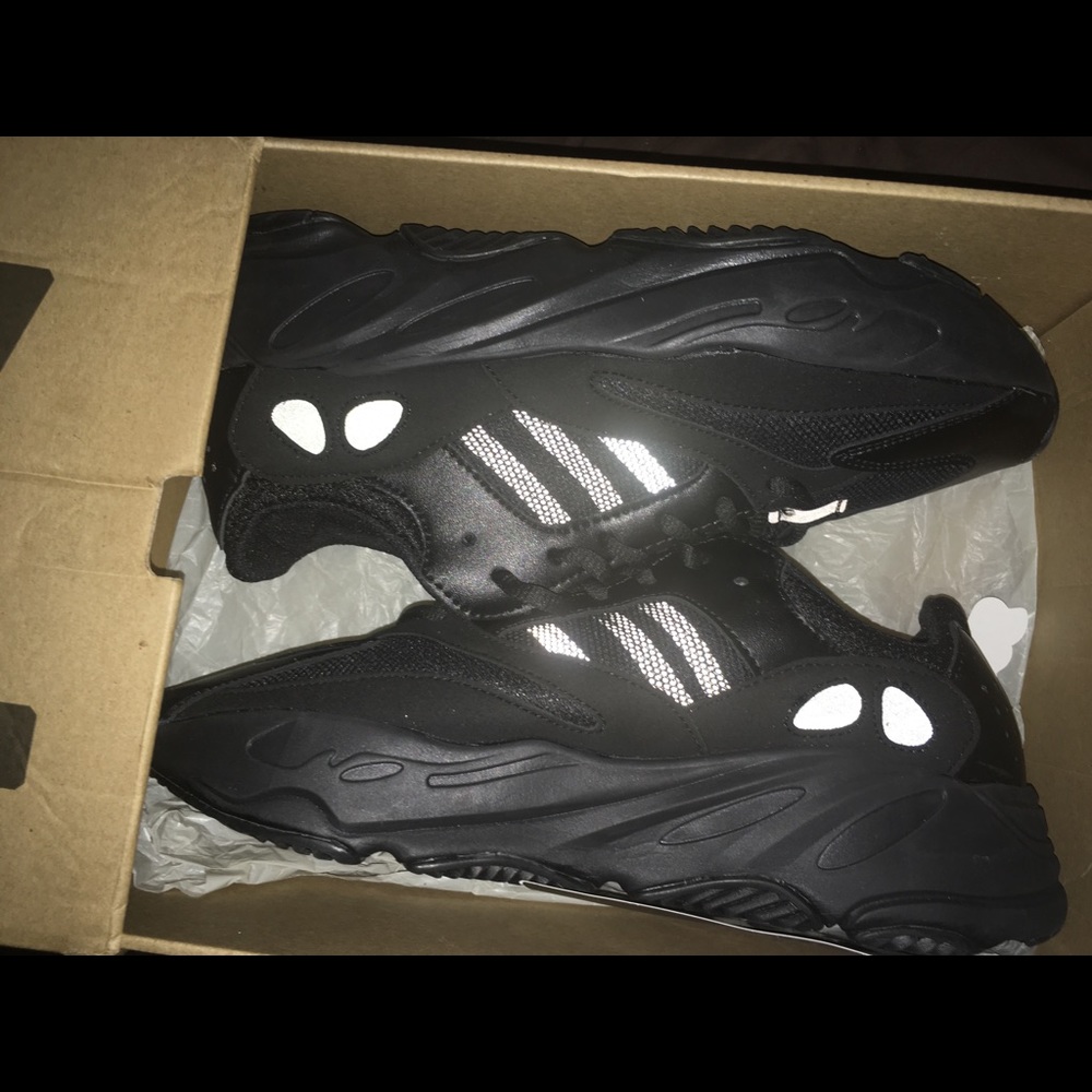 Adidas Yeezy Boost 700